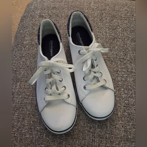 Keds Grasshoppers White Womens Size 7W  Comfort Memory Deluxe Foam Sneaker